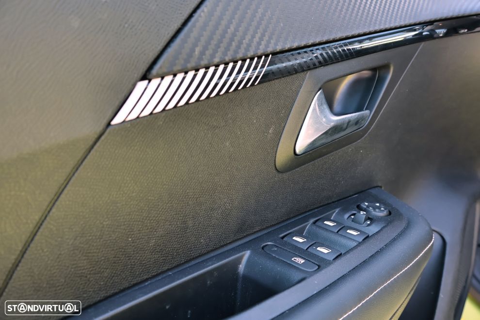 Peugeot 208 1.2 PureTech Allure - 14