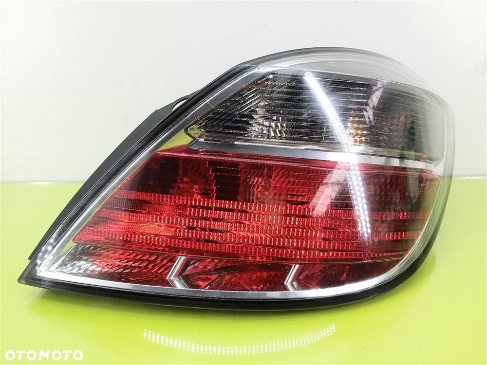Lampa prawa tylna tył Opel Astra III H 2004-2013R VISTEON 5DRZWI 13222325 - 1