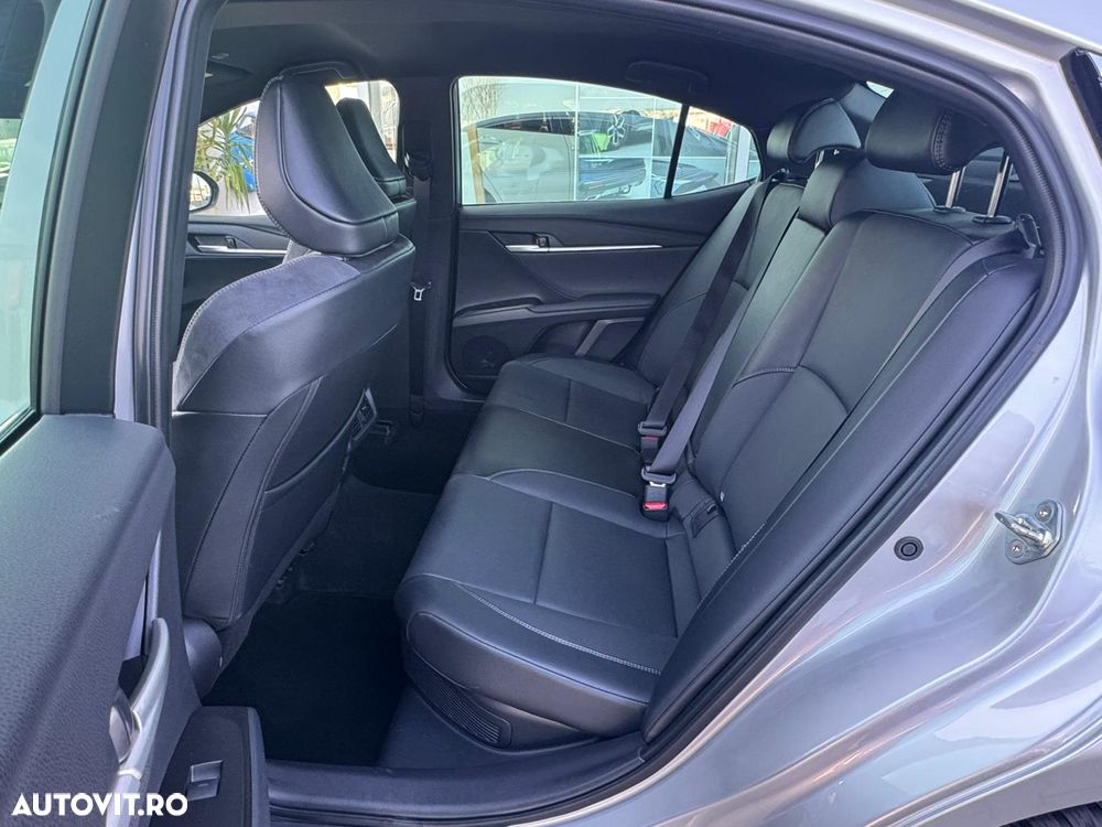 Toyota Camry 2.5 Exclusive - 11