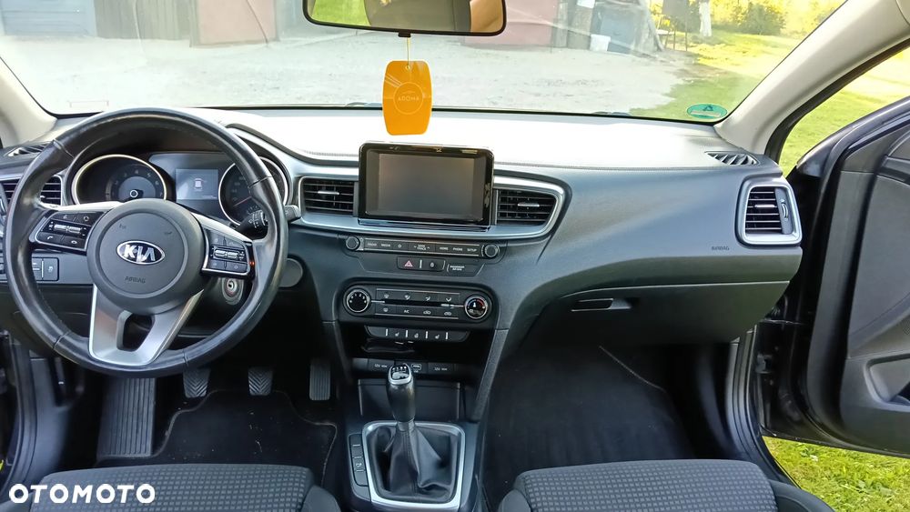 Kia Ceed 1.4 L - 11