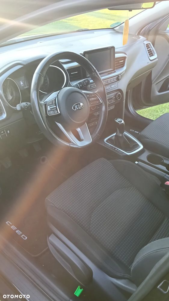 Kia Ceed 1.4 L - 13