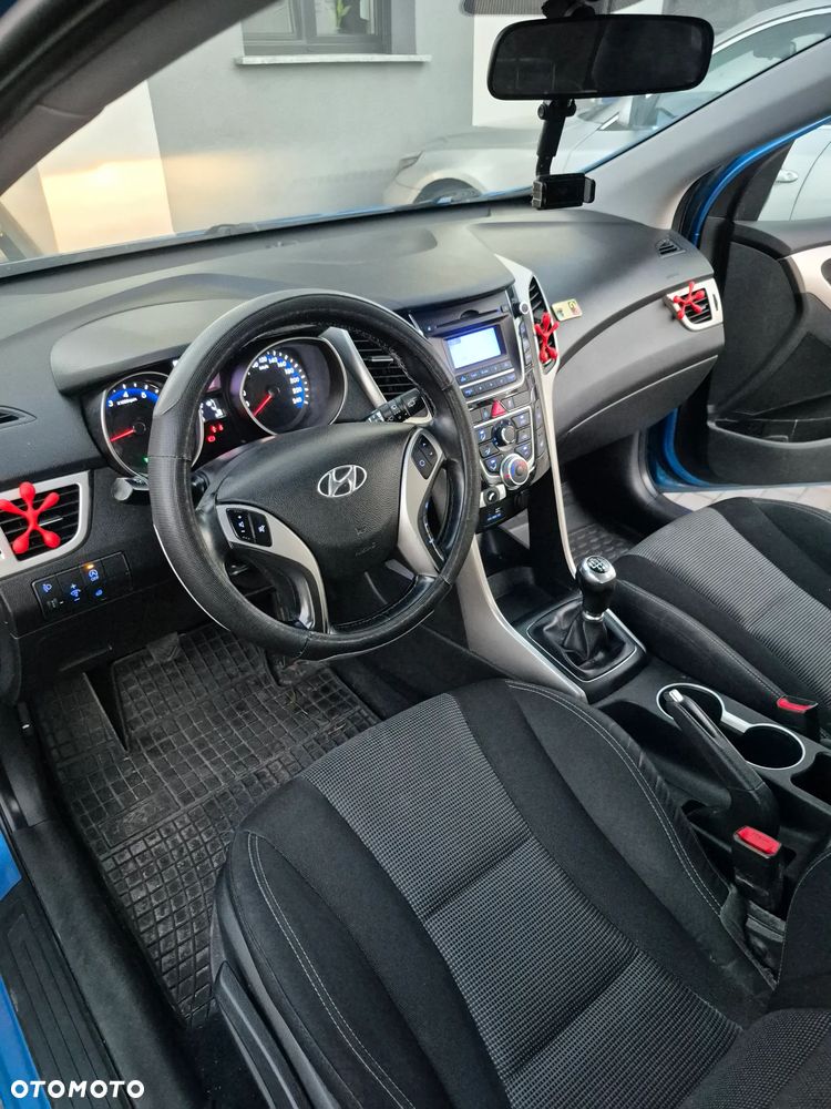Hyundai i30 blue 1.4 Trend - 18