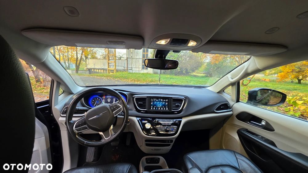 Chrysler Pacifica - 13