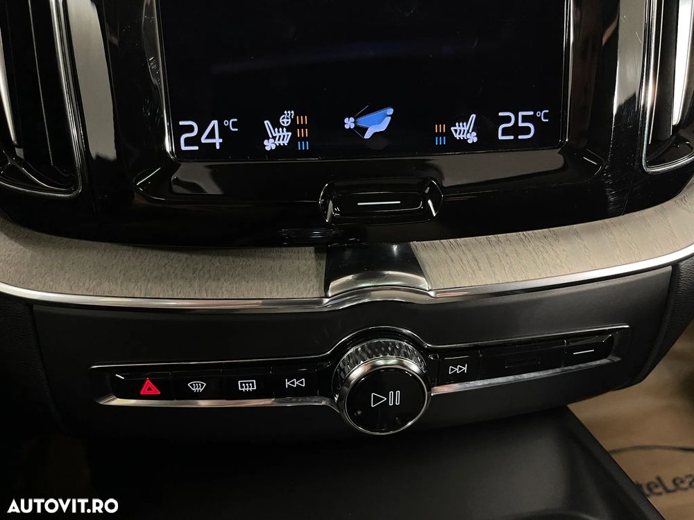 Volvo XC 60 Recharge T8 Twin Engine eAWD Inscription - 24