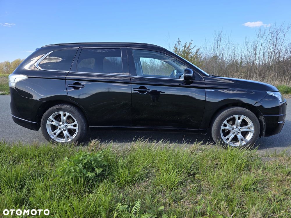Mitsubishi Outlander - 4