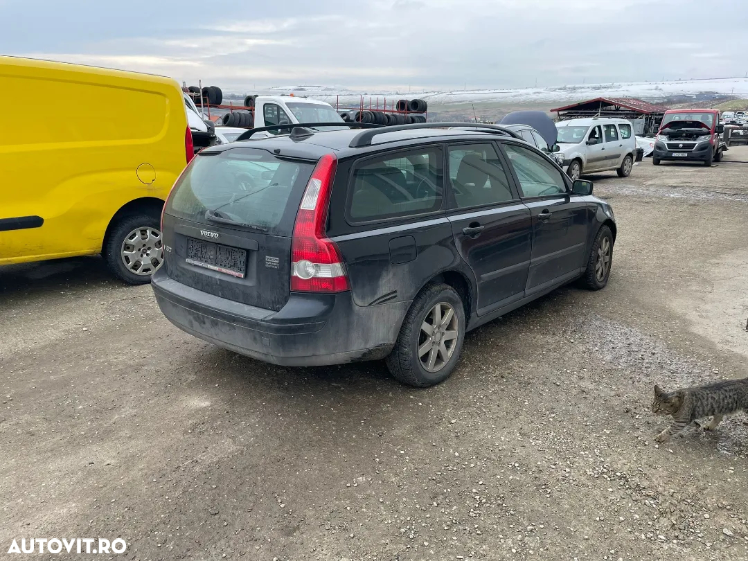 Dezmembrez piese Volvo V50 - 2