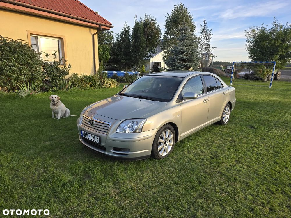 Toyota Avensis 2.2 D-4D Sol - 2
