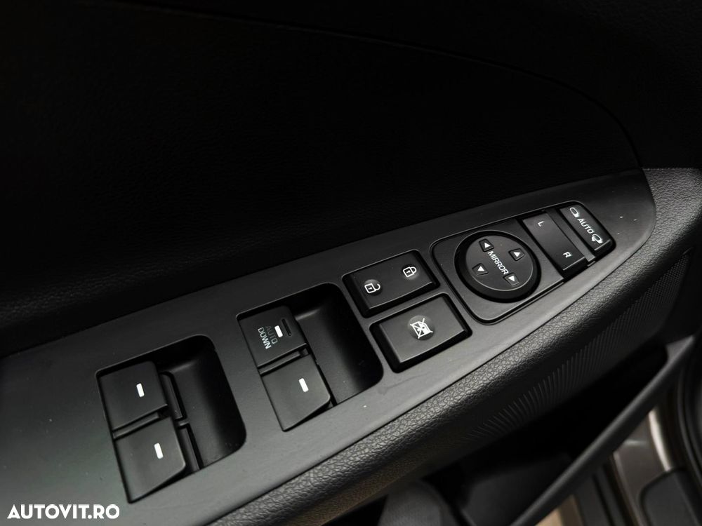 Hyundai Tucson 2.0 CRDI 4WD Automatik Style - 32