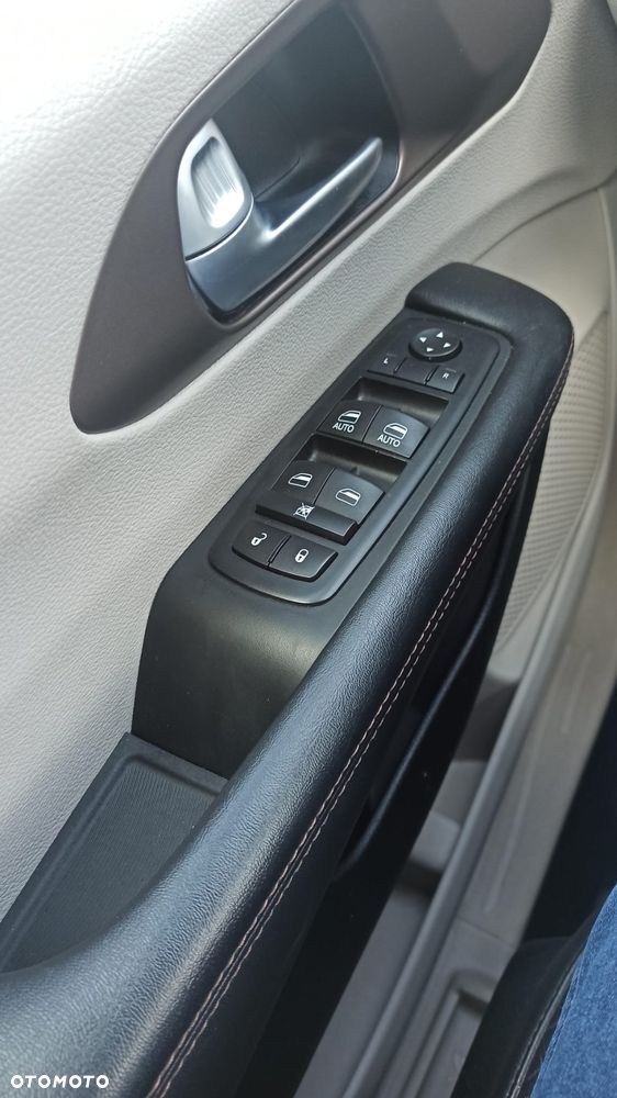 Chrysler Pacifica - 23