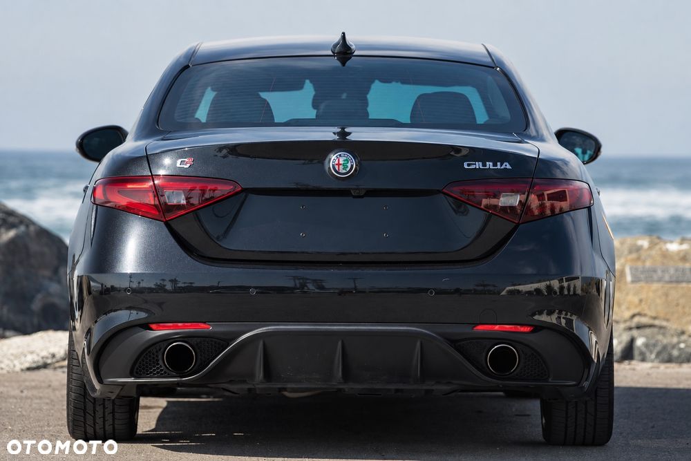 Alfa Romeo Giulia 2.0 Turbo 16V AT8 Veloce Ti - 9