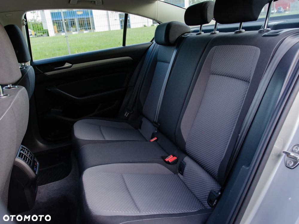 Volkswagen Passat 2.0 TDI SCR Comfortline - 17