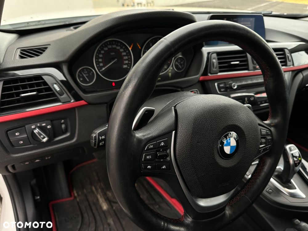 BMW Seria 3 320d Touring xDrive Sport Line - 28