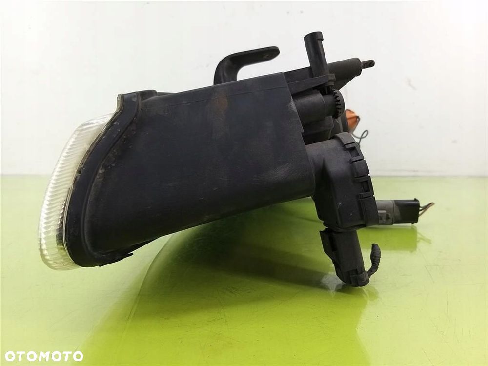 Reflektor lampa przód prawa Chrysler Voyager III 2,5 D 95-00 R 04576312AB - 1