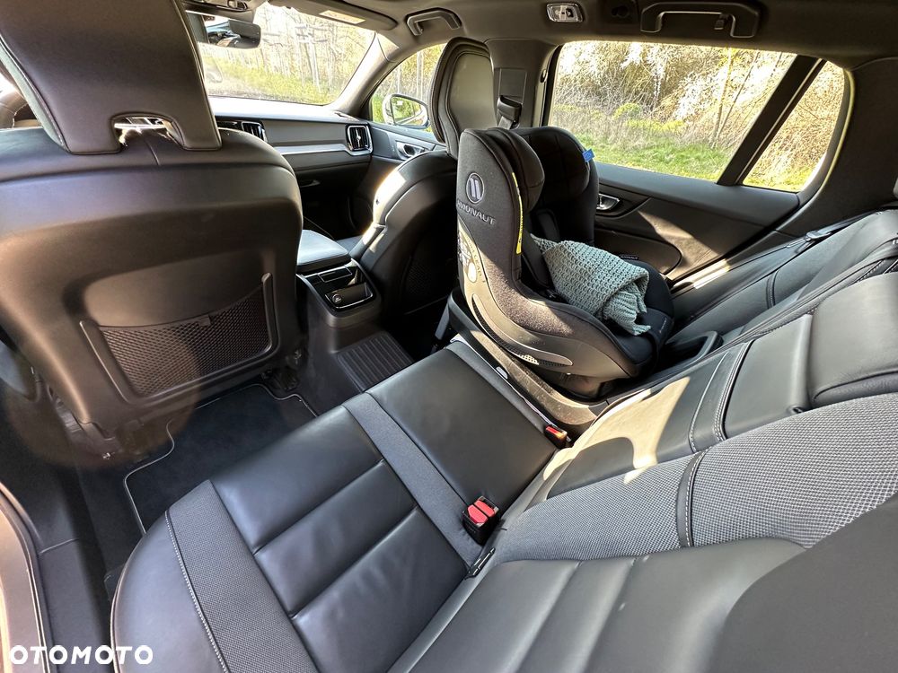 Volvo V60 T8 AWD Plug-In Hybrid Inscription - 17