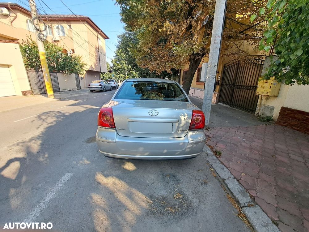 Toyota Avensis 1.8 Sedan Luna - 1