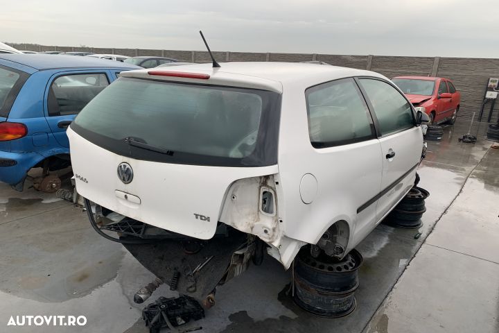 Carcasa filtru motorina 6Q0127224E 1.4 TDI Volkswagen VW Polo 4 9N [f - 6