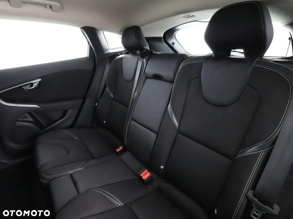 Volvo V40 T2 Momentum - 18