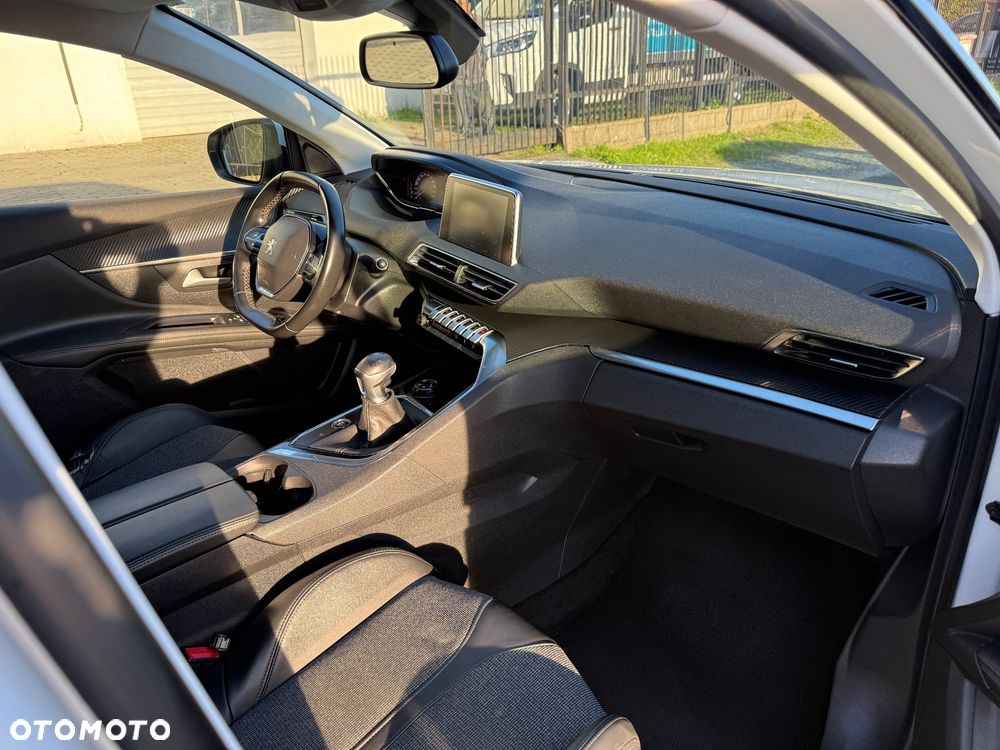 Peugeot 5008 1.5 BlueHDi Allure S&S - 29
