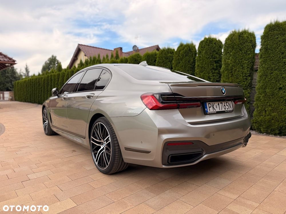 BMW Seria 7 740d xDrive mHEV - 8