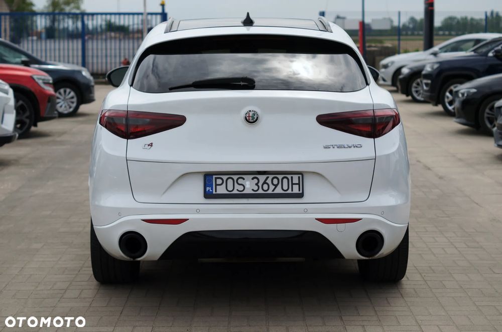 Alfa Romeo Stelvio 2.0 Turbo 16V AT8-Q4 Ti - 6