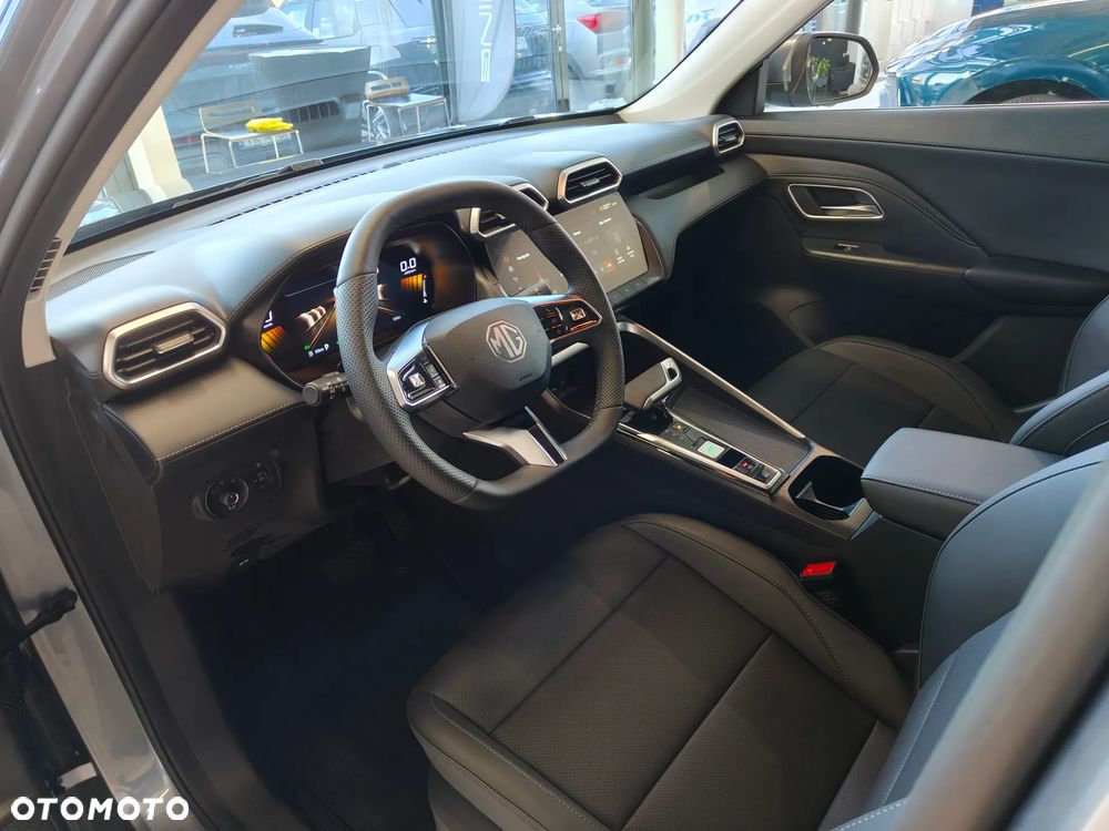 MG ZS Hybrid+ - 11