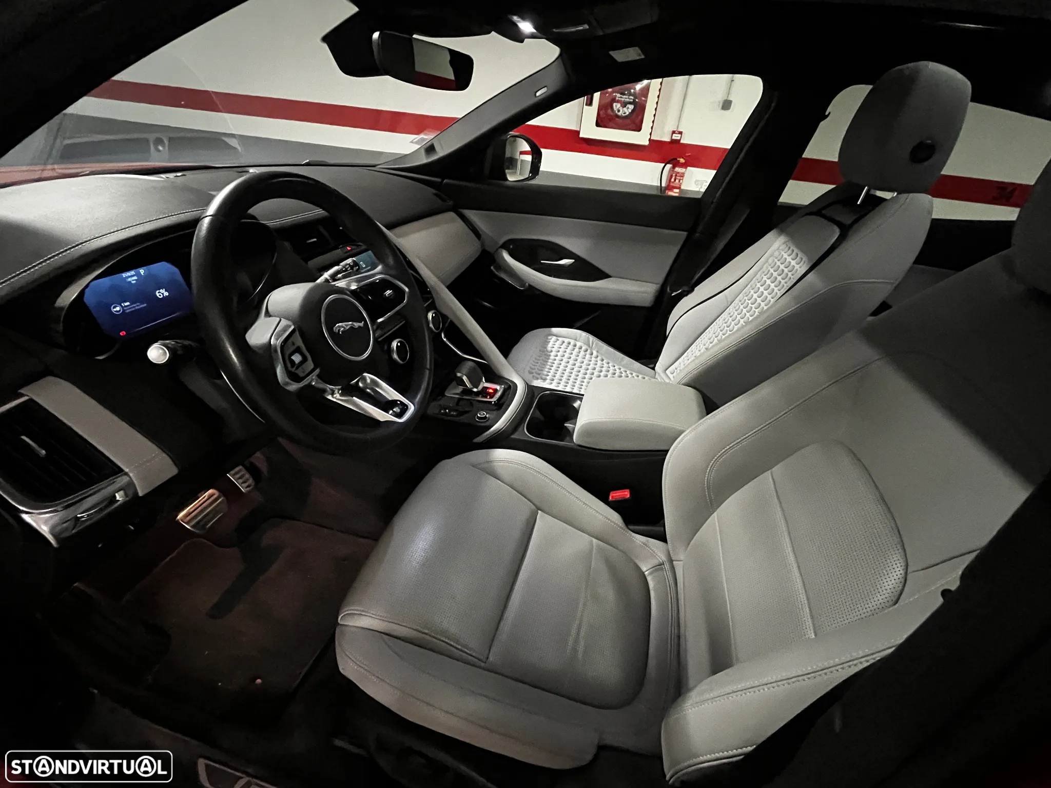 Jaguar E-Pace - 12