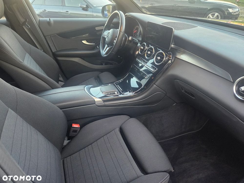 Mercedes-Benz GLC 300 e 4-Matic - 17