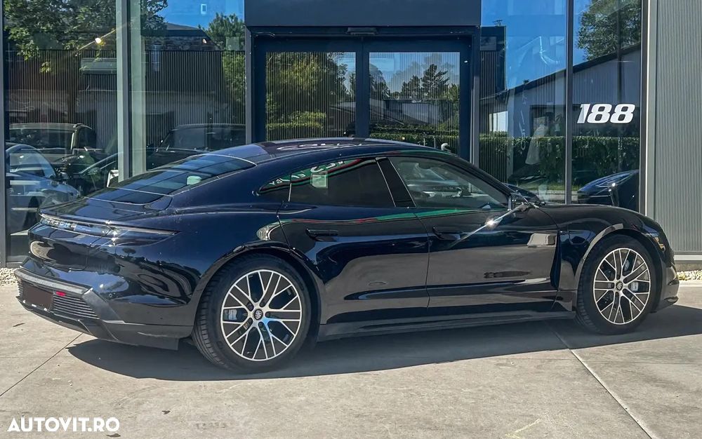 Porsche Taycan Turbo - 7