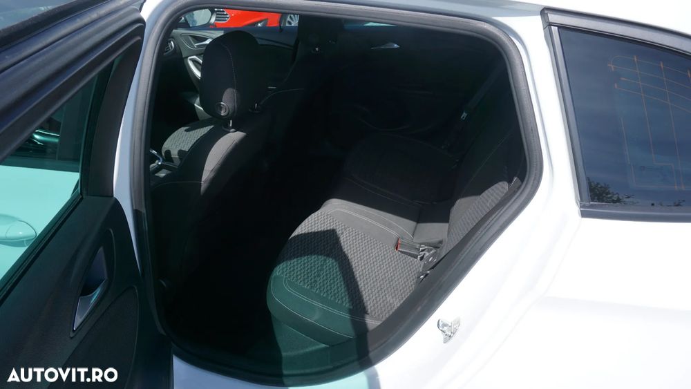 Opel Astra 1.6 D Start/Stop Selection - 9