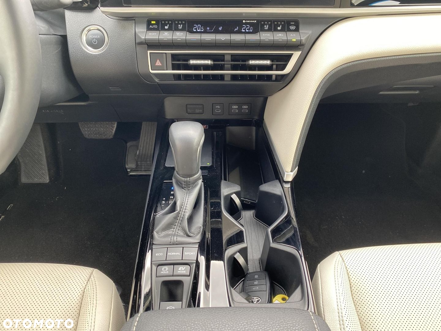 Toyota Camry - 21