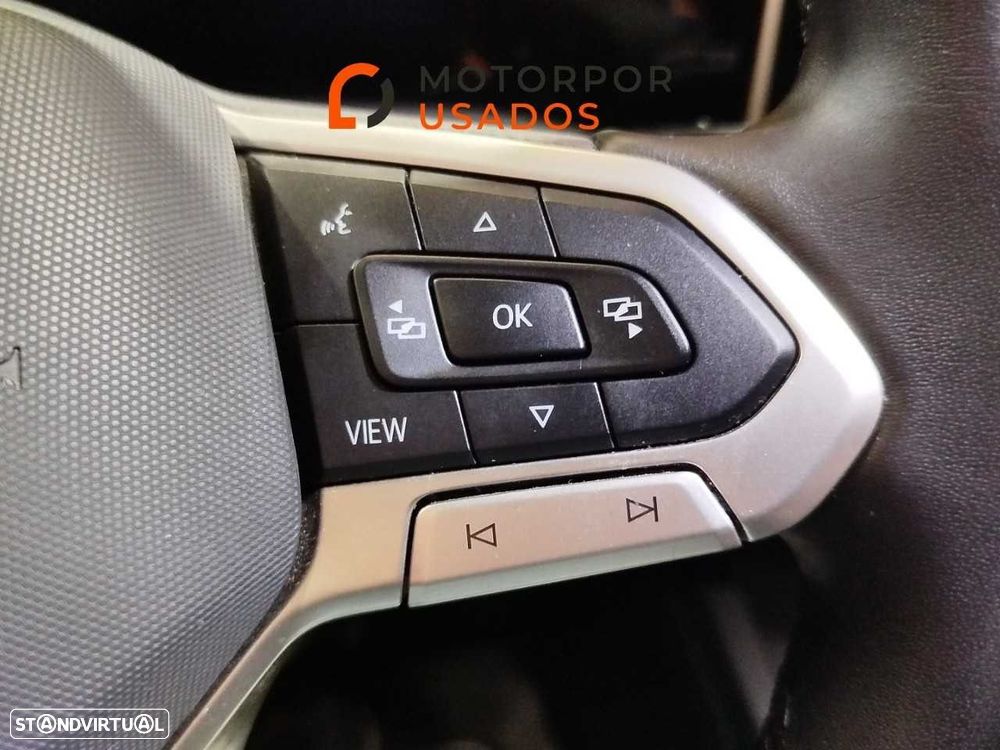 Volkswagen Golf 1.5 TSI Urban — fotografia 18