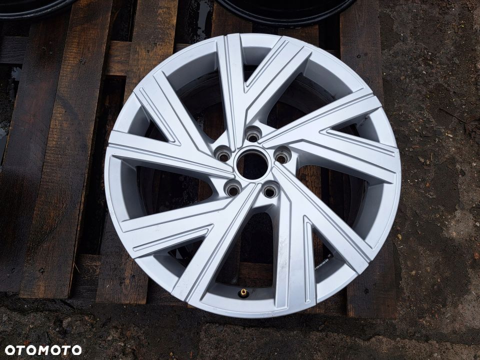 ORYG. VW GOLF VIII 5H0 JETTA 7.5J 18 ET51 35 3539