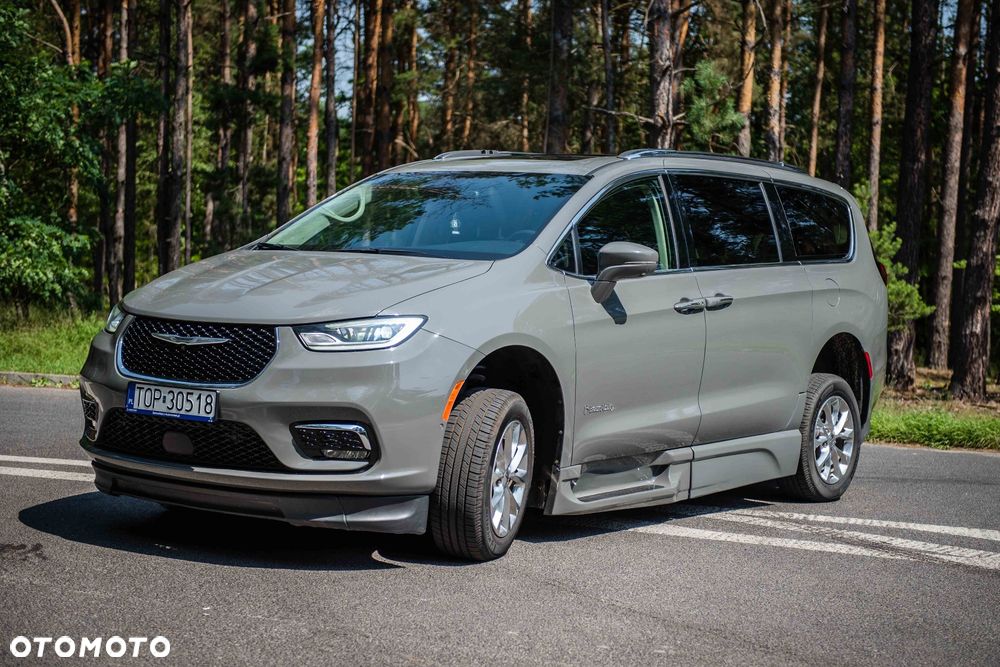 Chrysler Pacifica - 11
