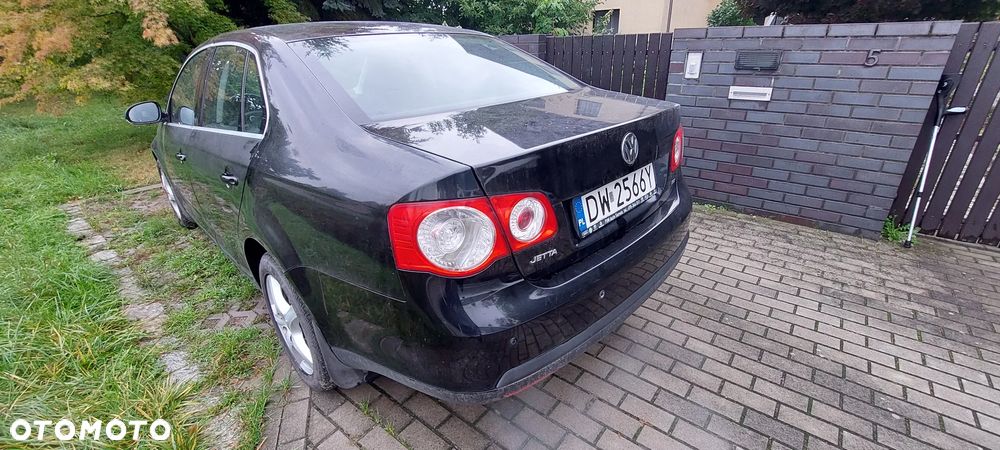 Volkswagen Jetta 1.9 TDI Comfortline - 4