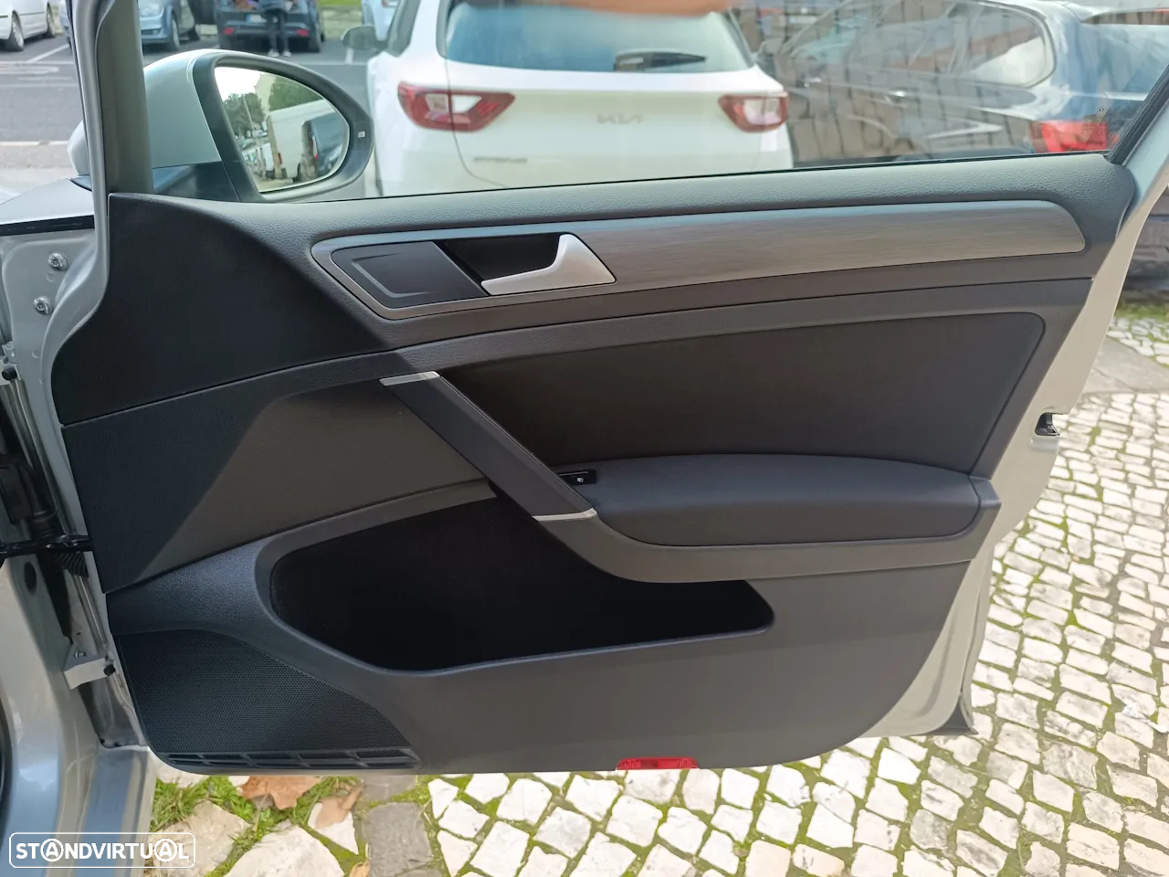 VW Golf 1.6 TDI Confortline - 29