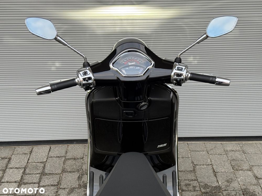 Vespa GTS - 17