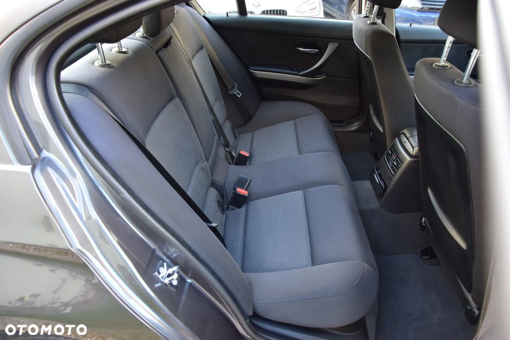 BMW Seria 3 318i - 21