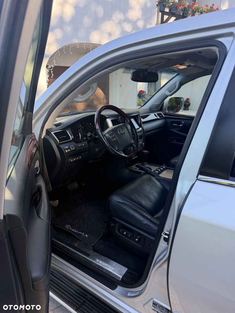 Lexus LX - 3