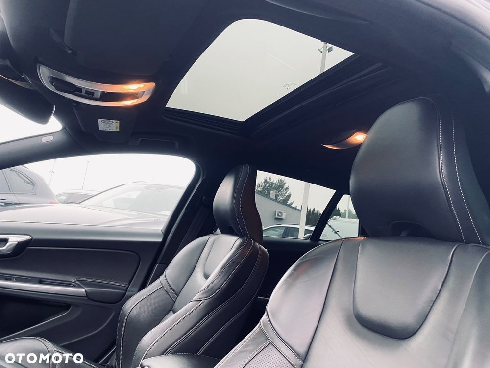 Volvo V60 D4 Geartronic R-Design - 25