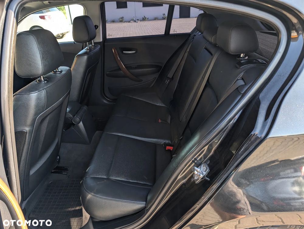 BMW Seria 1 120i - 36