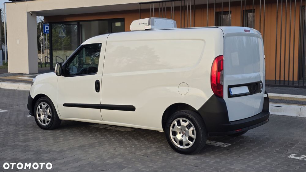 Fiat DOBLO MAXI LONG ❗❗SILNIK 1.6 / SKRZYNIA 6 BIEGÓW / CHŁODNIA-MROŹNIA +25 -25❗❗THERMO KING / ZABUDOWA LAMAR / DRZWI BOCZNE / GRZANIE / IZOTERMA / FULL OPCJA / KLIMATYZACJA / SALON POLSKA / JAK NOWY ❗❗ - 4