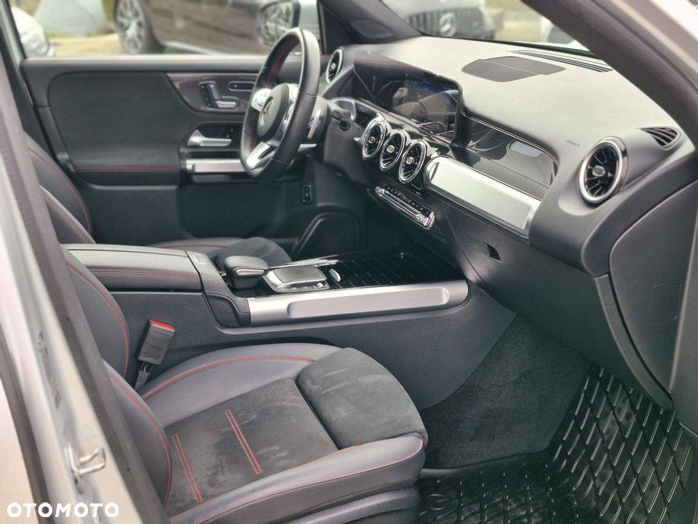 Mercedes-Benz GLB 200 4-Matic AMG Line 8G-DCT - 16