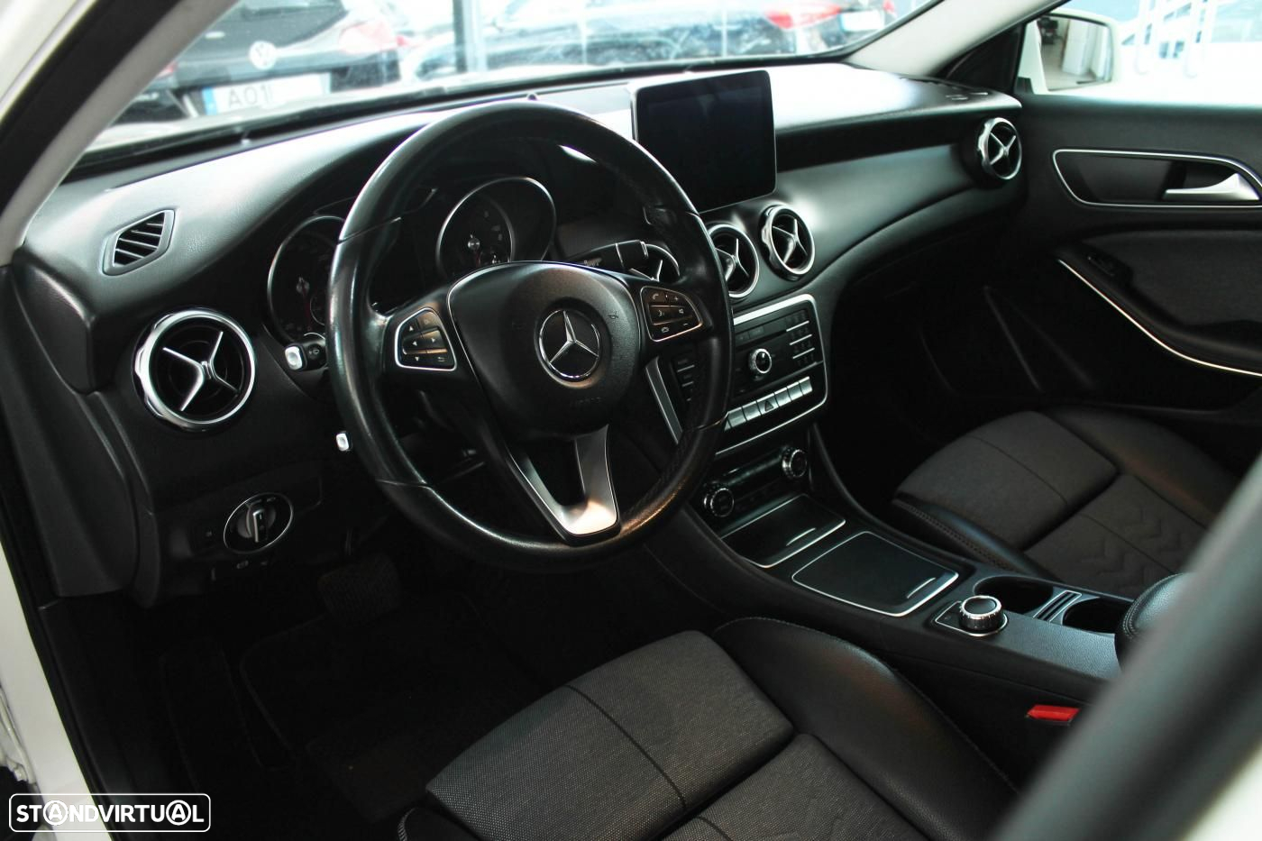 Mercedes-Benz GLA 180 d 7G-DCT - 13
