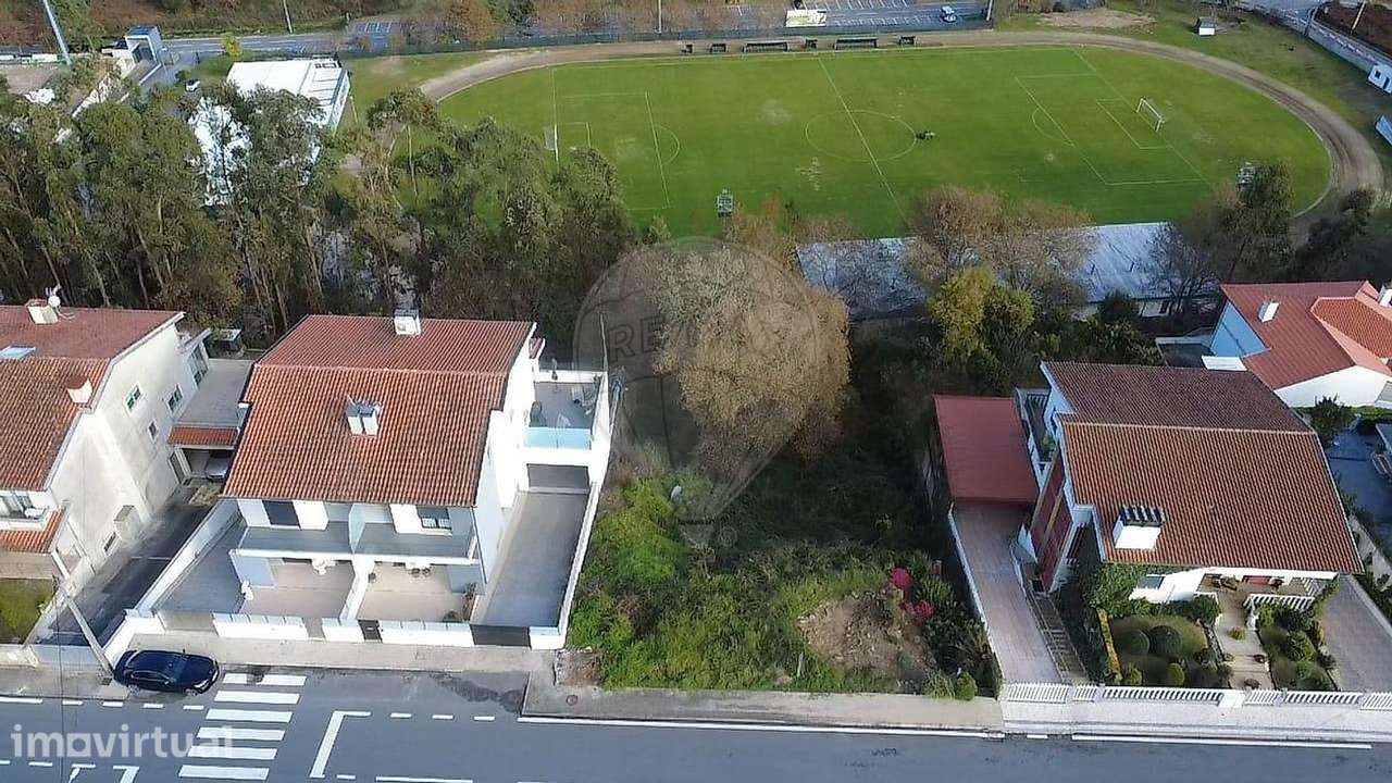 Terreno para construção com 1000m2 no centro de Vila Verde! - Grande imagem: 2/7