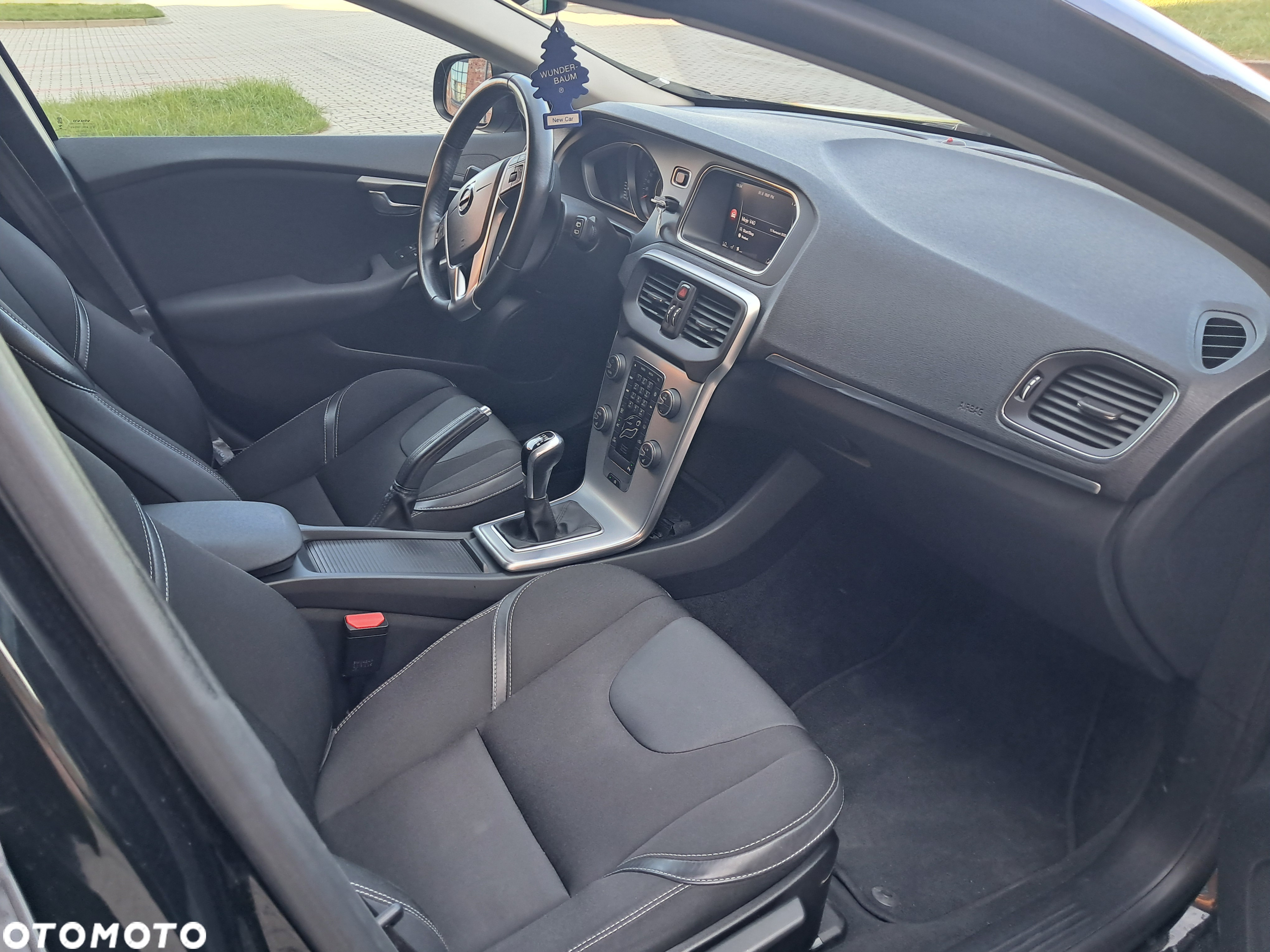 Volvo V40 T2 Momentum - 9
