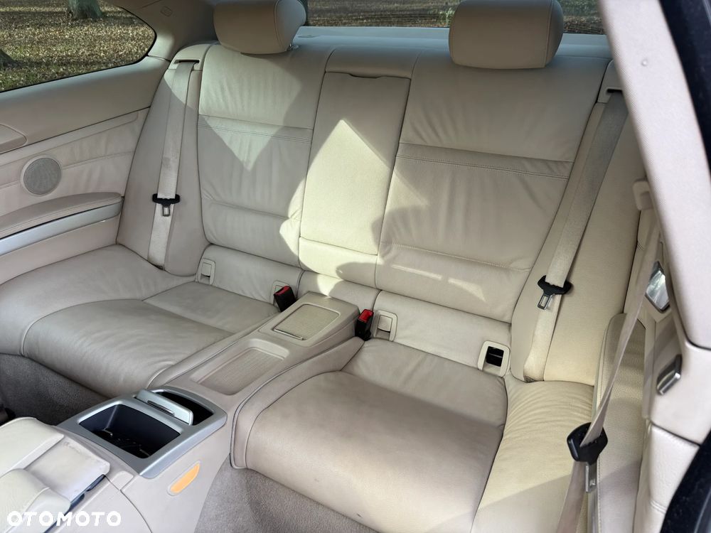 BMW Seria 3 320d xDrive - 25