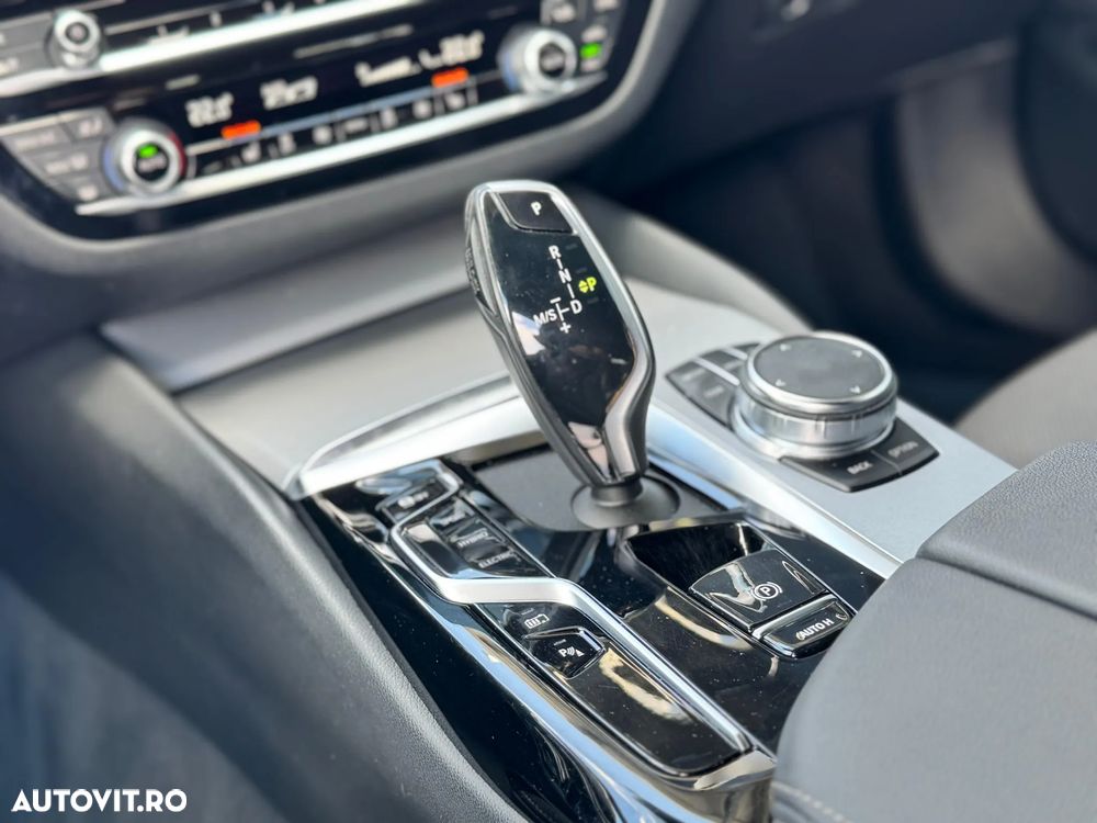 BMW Seria 5 530e xDrive Touring Aut. - 19