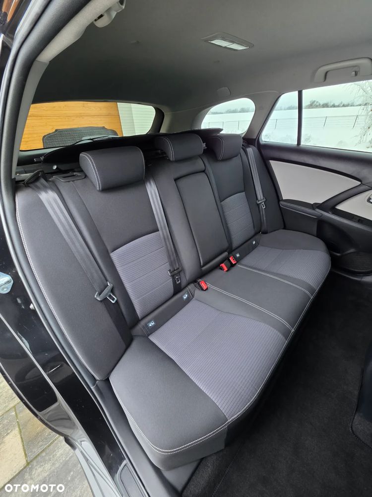 Toyota Avensis - 21