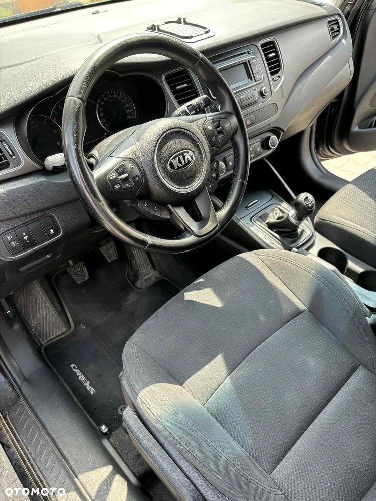 Kia Carens - 7