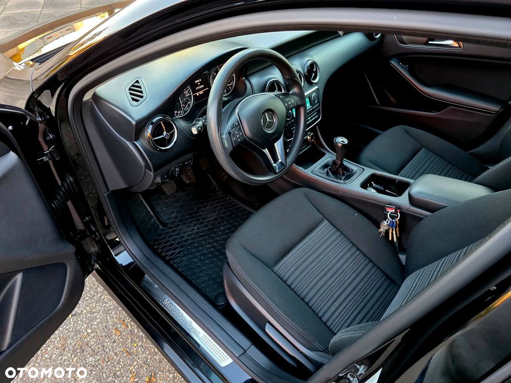 Mercedes-Benz Klasa A 180 (BlueEFFICIENCY) - 23